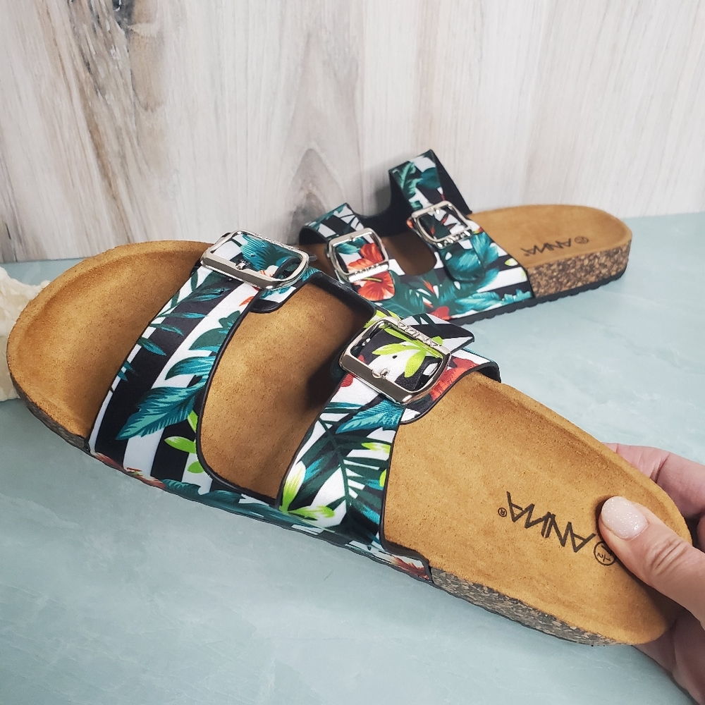 New! Floral Croc Embossed Buckle Sandals - Picture 2 of 7